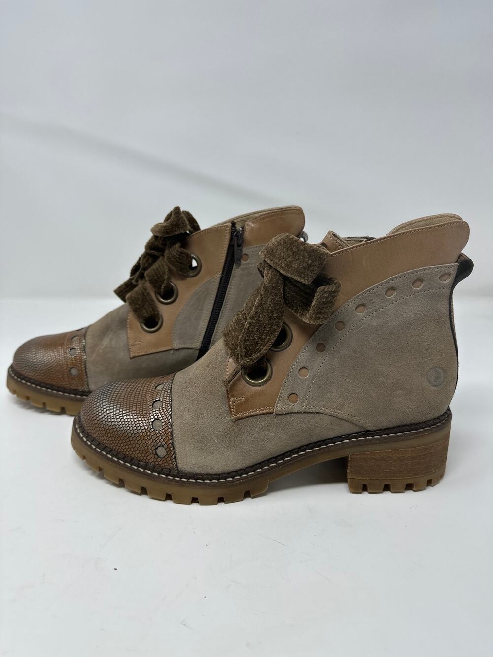 Casta Sundance NEW Women’s Manda Booties in Gold Taupe size 39 or US size 8.5